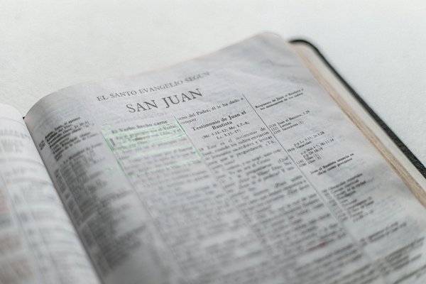 Découvrez la bible en ligne gratuite : texte et audio accessibles